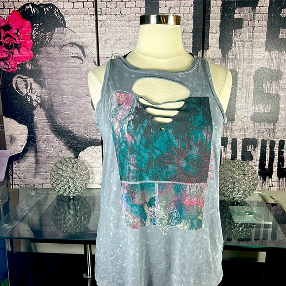 Torrid LoveSick Front Slash Tank EUC - Picture 2 of 6